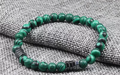 Qu’est-ce que le bracelet en malachite et pierre de lune ?